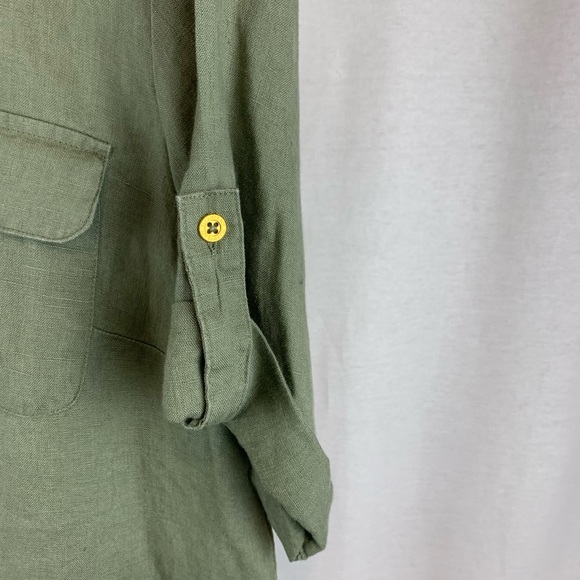 Ellen Tracy Roll Tab Short Sleeve Shirt with gold details, Size L - Picture 5 of 6
